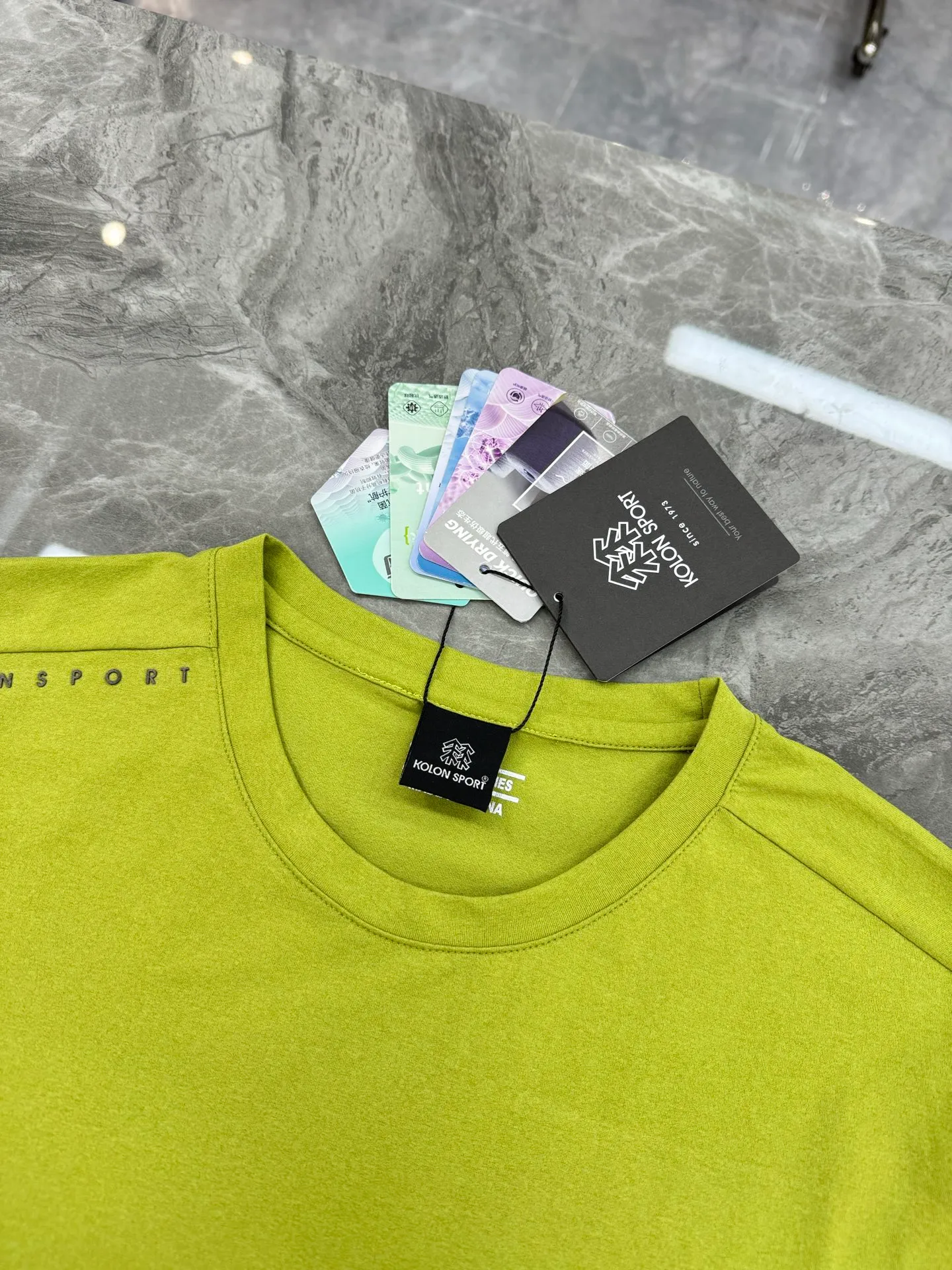 190 ⚜️Buy it if you know the goods! Kolon Sport Kolon Outdoor New Arrival T-shirt. Original product recommendation ❤️ Can be matched as a set. Regular fit outdoor T-shirt. Three-dimensional cutting design. Sports style rhythmic line matching. Comfortable and decent! Original professional outdoor high-tech polyester fabric! Multiple outdoor features. Touch and texture. Breathable holes on both sides. Complete three-dimensional cutting! The fabric is stiff and ribbed. Comfortable and stretchy. Skin-friendly, breathable, cool and comfortable. The three-dimensional upper body is super beautiful, a unique design. All three standards are included. Color: Black.Light Gray.White.Green.Sizes: M-3XL (4xl can be customized) 175/140 pounds recommended L